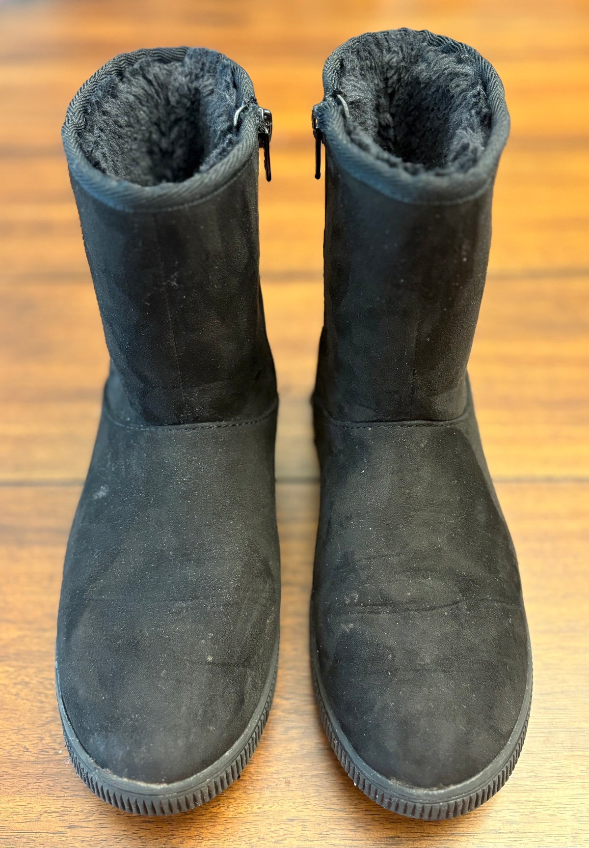 #197 Cat & Jack Girls Size 4 Black Holland Shearling Style Boots