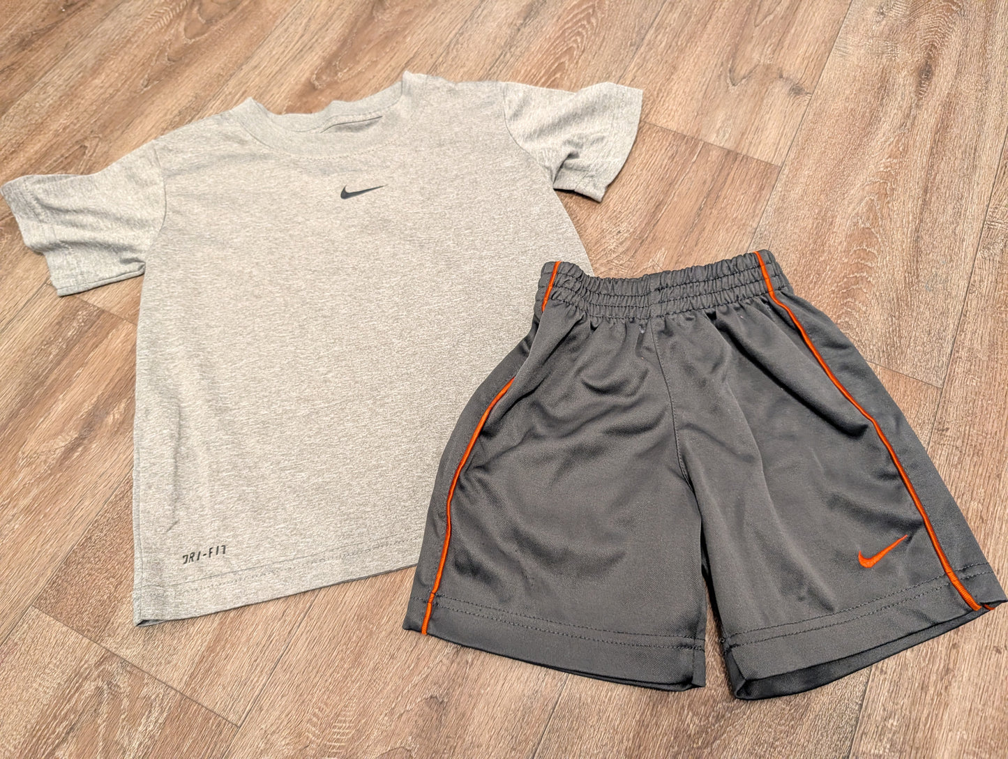 #7 Boys Nike outfit size 3T