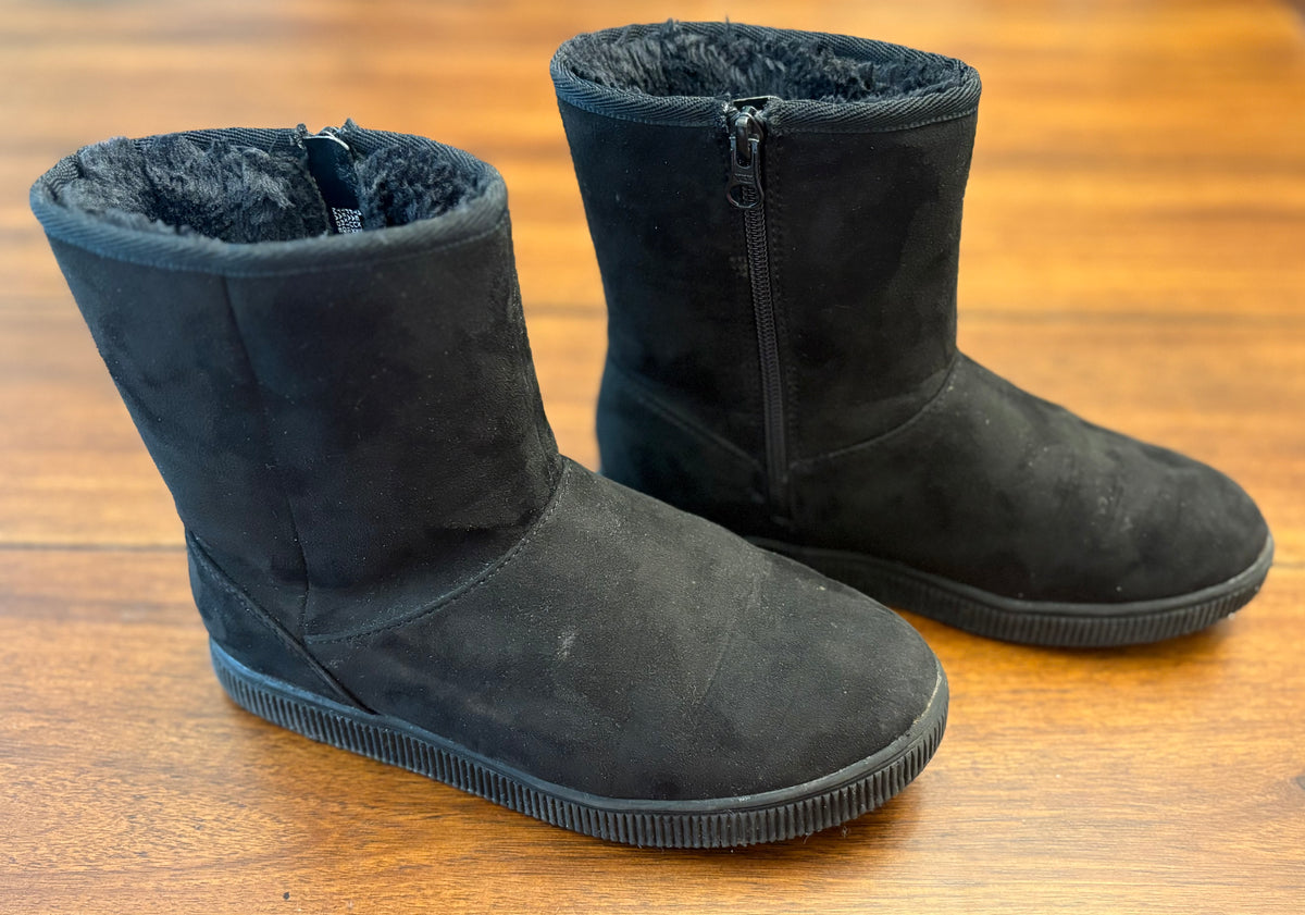 #197 Cat & Jack Girls Size 4 Black Holland Shearling Style Boots
