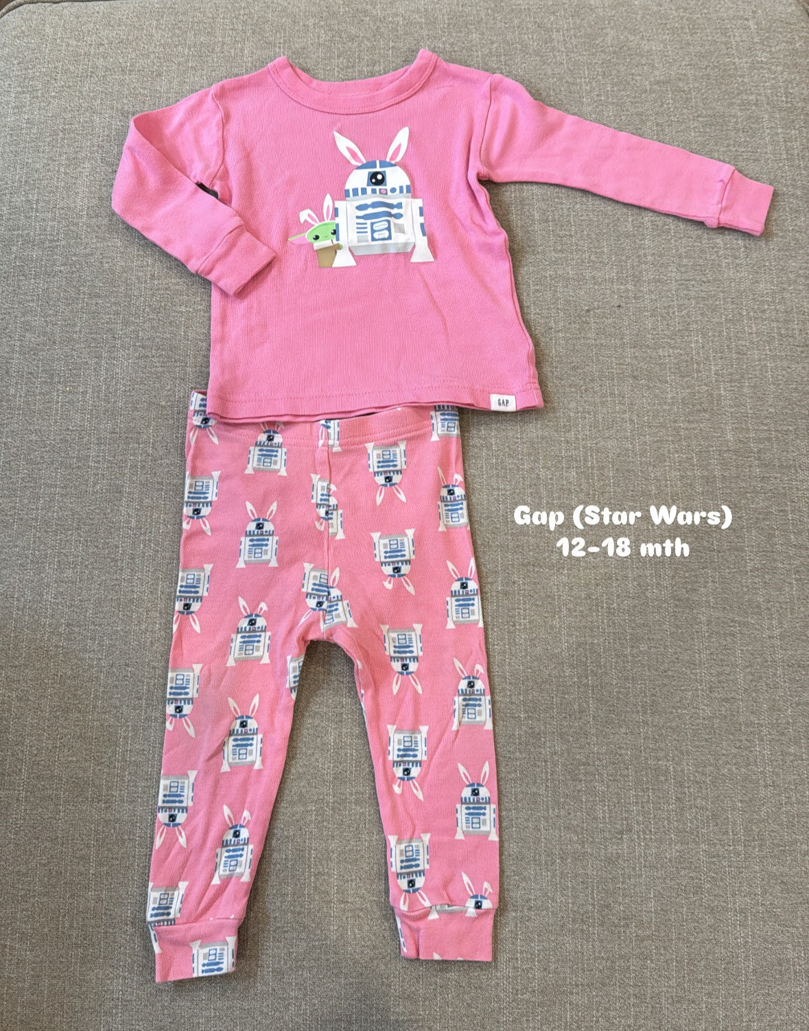 #145 Gap star wars bunny pajama set Girls 12-18 mths EUC