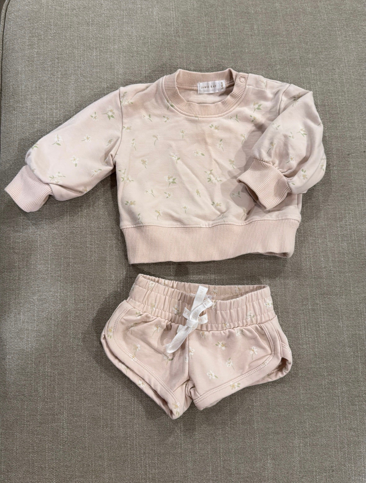 #145 Jamie Kay matching set Girls 3-6 mth EUC