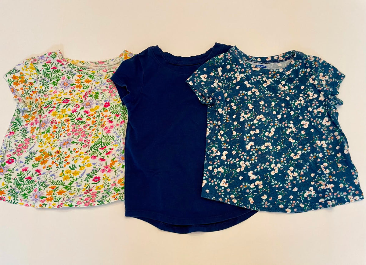 #54 - Girls 2T Old Navy T-Shirts (3)