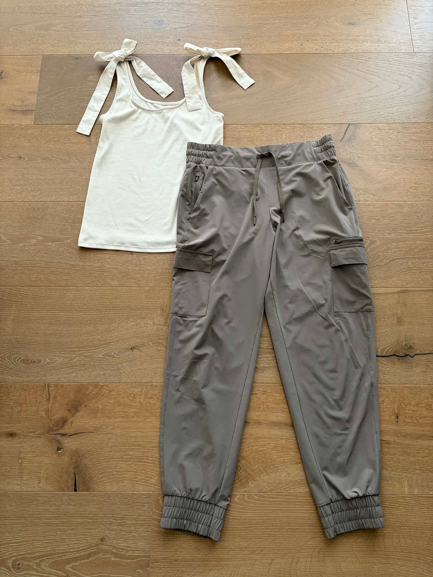 #196 NWOT A New Day Cream Tank Top with Bows and All in Motion Taupe Stretchy/Silky Cargo Joggers Bundle