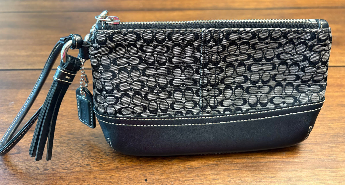 #197 Coach Black Fabric Essential Small Wristlet