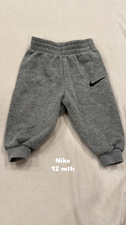 #145 Nike sweatpants Boys 12 mth EUC