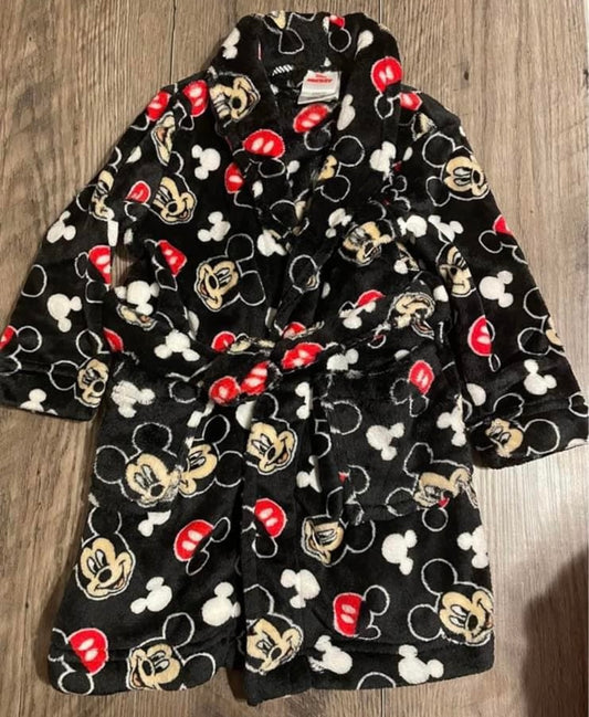 New 2T Disney robe. Perfect for bath and pool.
