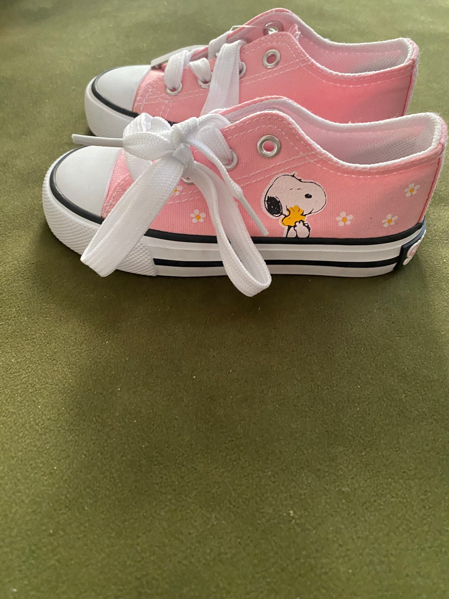 *reduced* NWT Size 7 Girls Snoopy Shoes