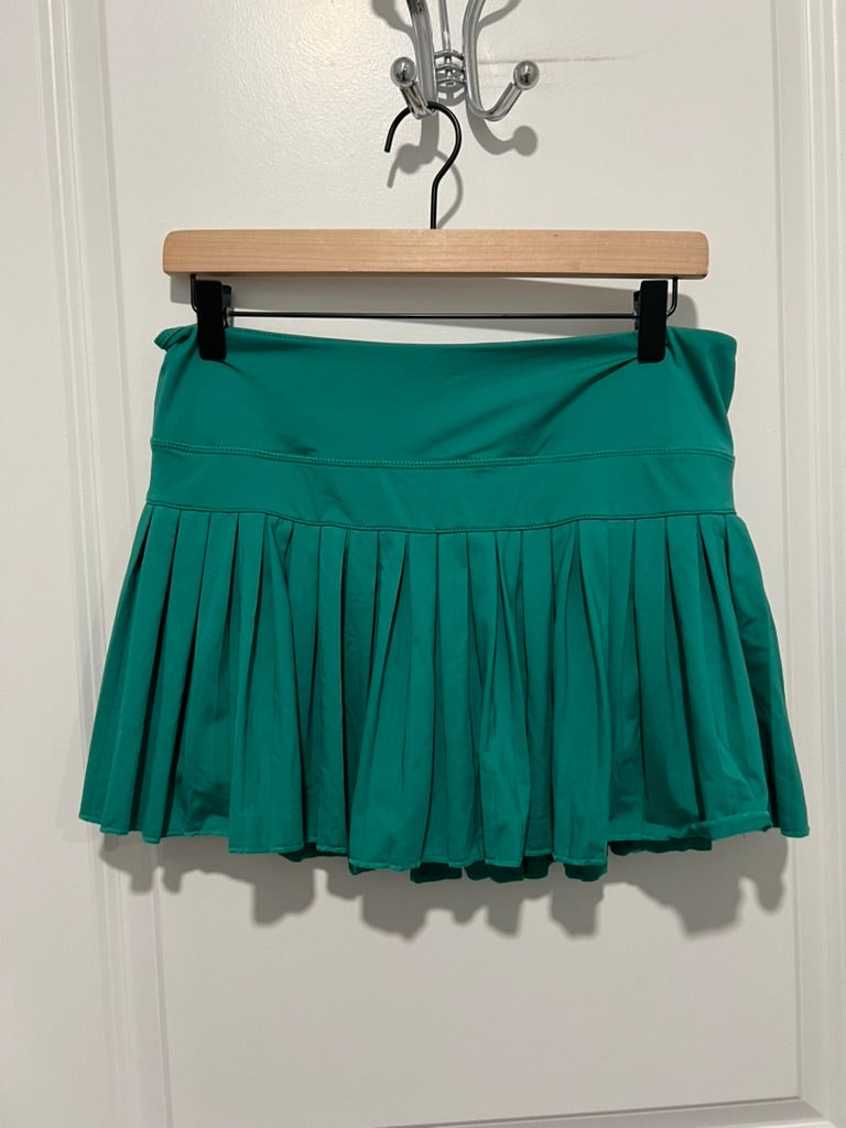 Seller #76 - Gold Hinge Kelly Green Tennis Skirt Missing Size Tag Estimated Size Medium/Large