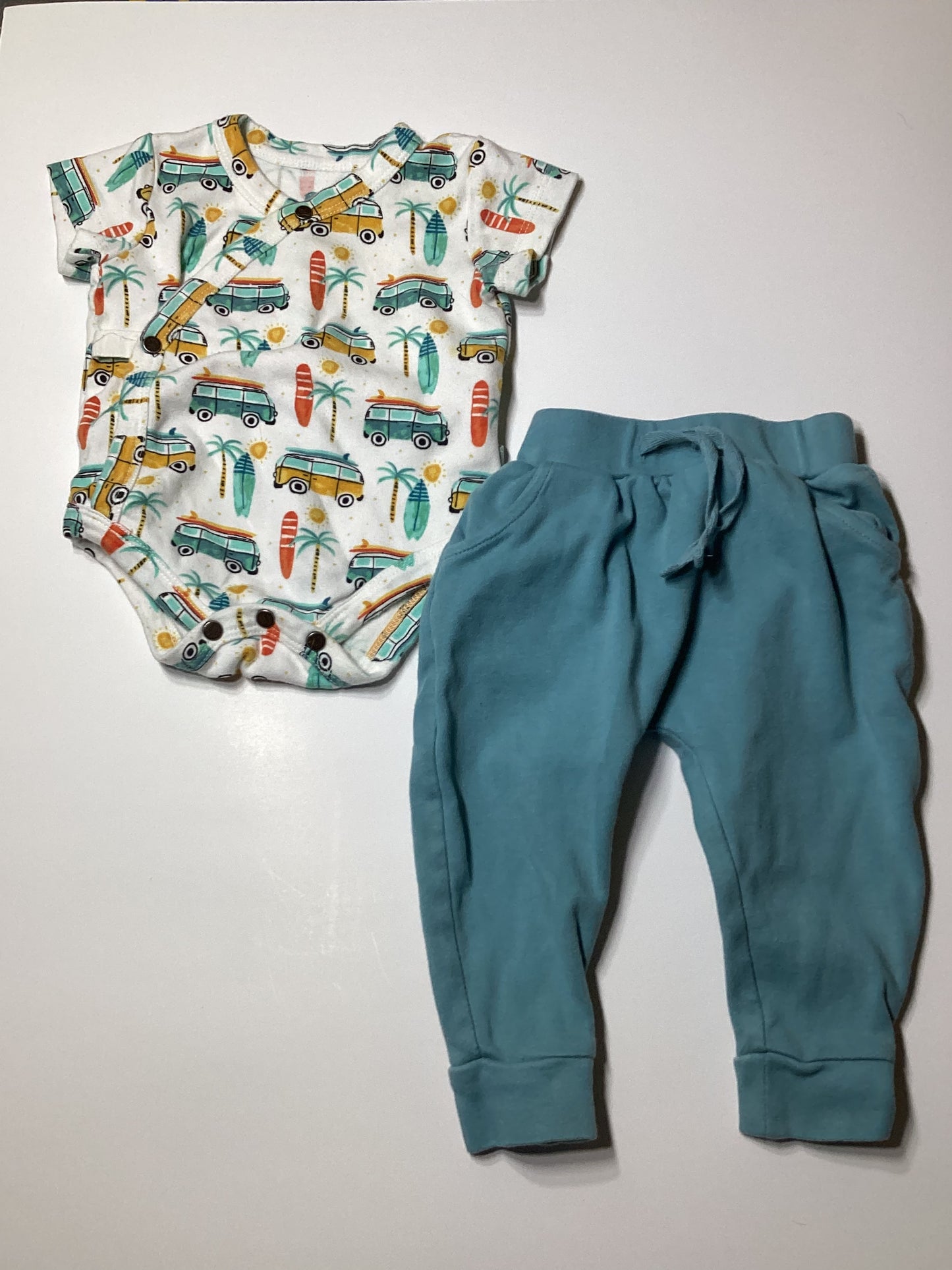 #129 Finn+Emma 3-6m Outfit