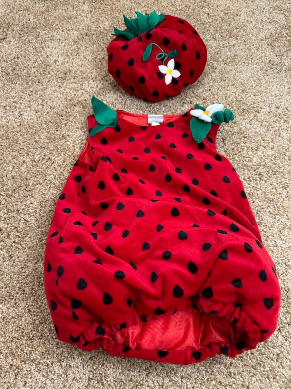 #86A strawberry costume, flexible sizing - just a bubble type hem and hat, sized.18-24mo