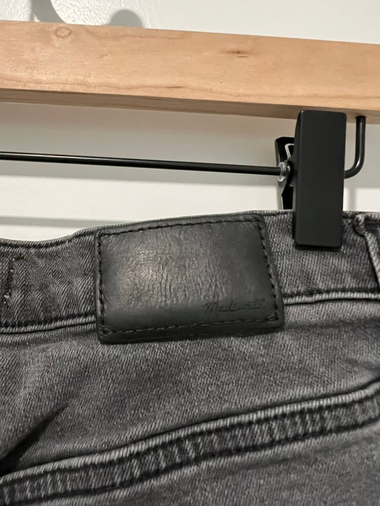 Seller #76 - Madewell The Mom Fit Jeans Womens Sz 27 High Rise Black Wash Distressed Preppy