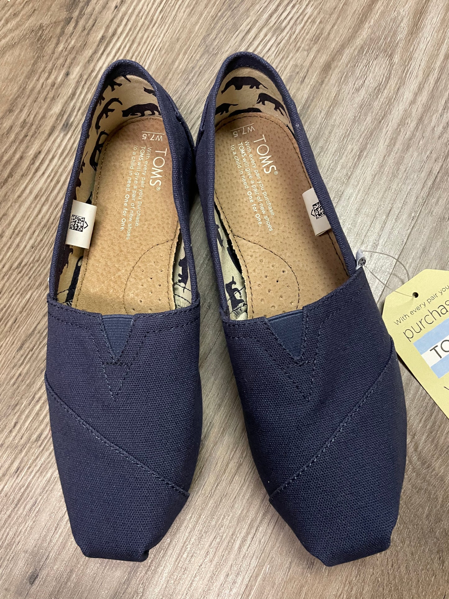 New Women 7.5 Toms classic navy canvas