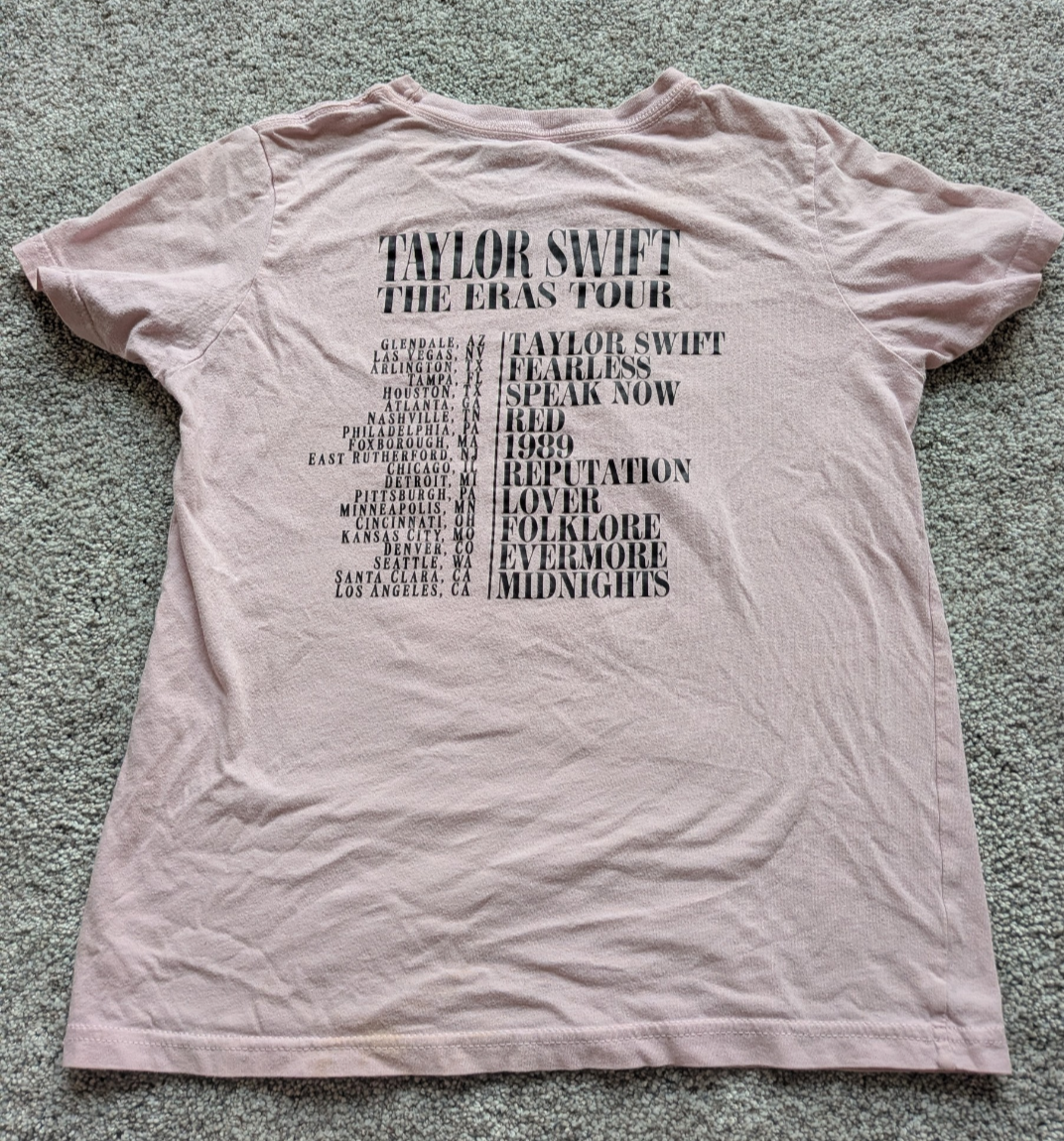 #17 Taylor Swift shirt girls L (14-16)