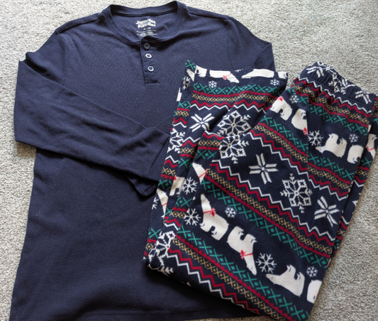 #17 Mens Holiday pajama set size M