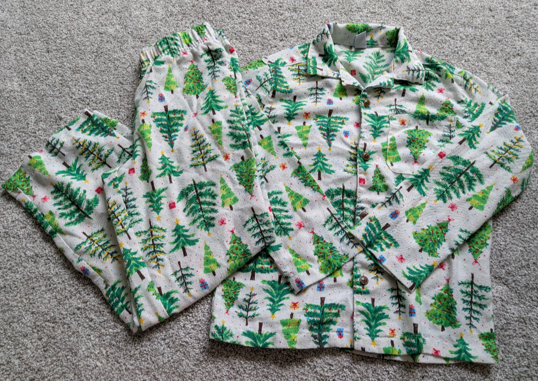 #19 Old Navy Holiday Pajamas Unisex kids M (8)