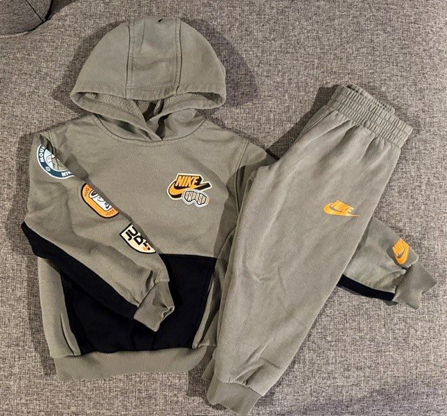 Seller #179 | Nike Sweatshirt & Sweatpants | Toddler 4T