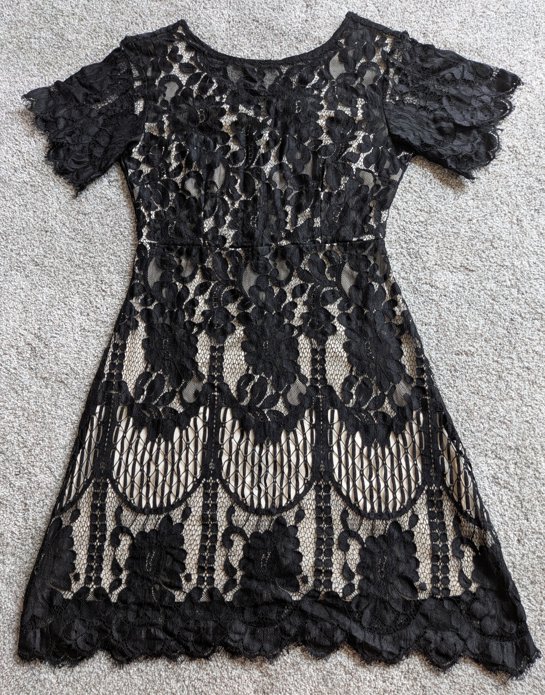 #17 Women's Short Sleeve Black/ Cream Floral Lace Cocktail size M