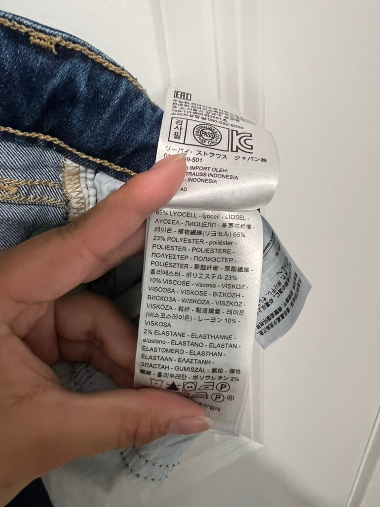 Seller #76 - Levi 711 Skinny Women's Mid-Rise Jeans - Size 30x28