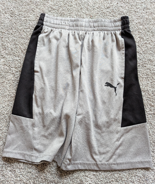 #17 Puma Boys Basketball Shorts, size M (10-12)