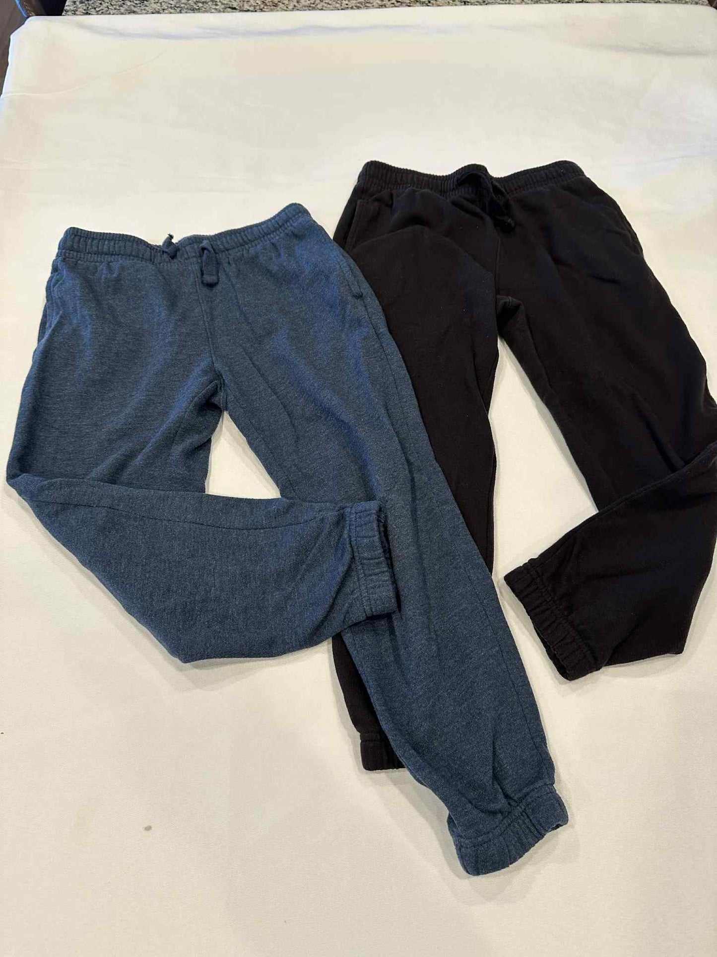 #149 Boys 8 Sweatpants
