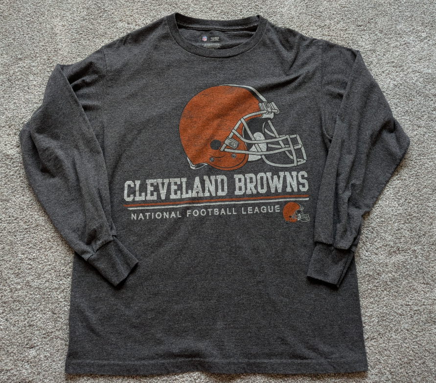 #17 NFL team Apparel Browns Long Sleeve adult size M