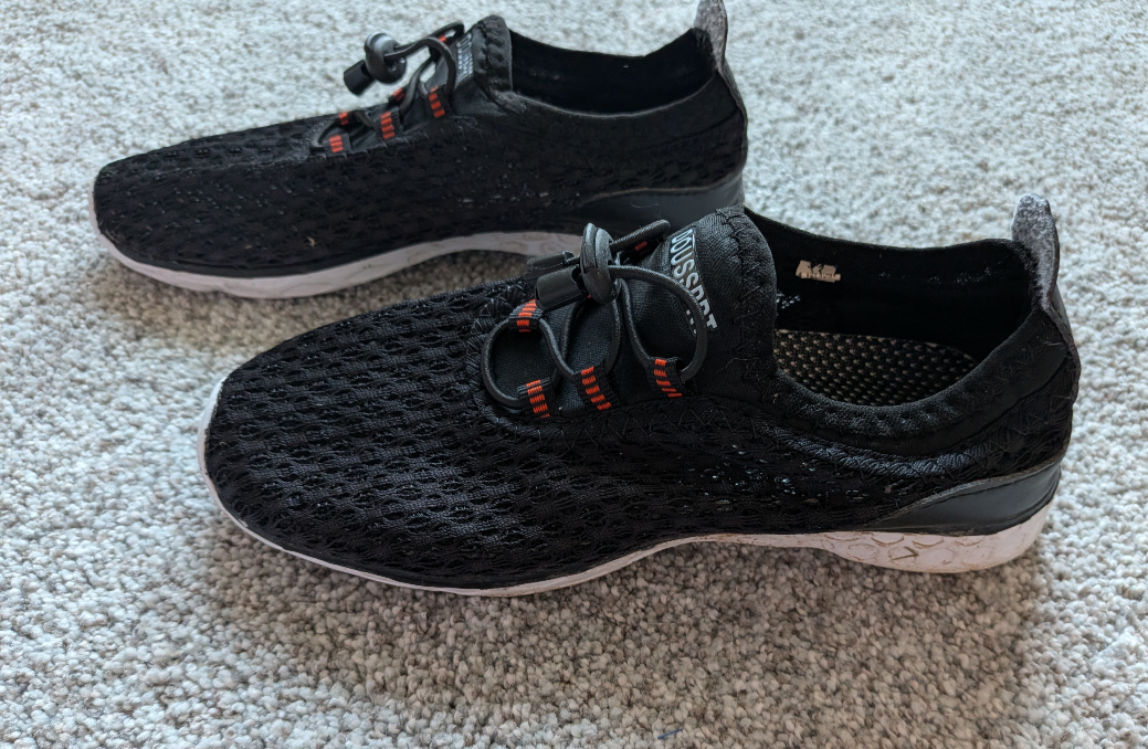 #17 Solid sole Black Water Shoes kids size 2