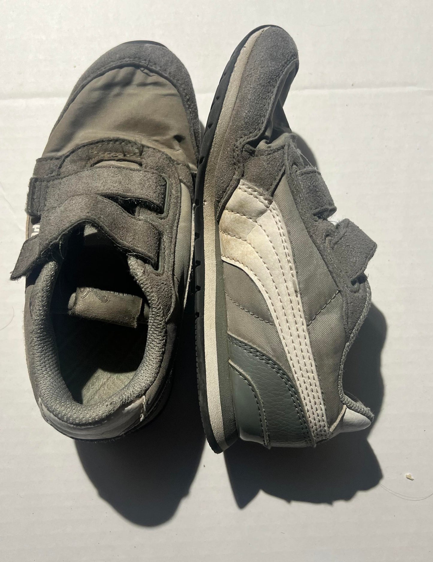 #98 Boys 12C Puma Sneakers