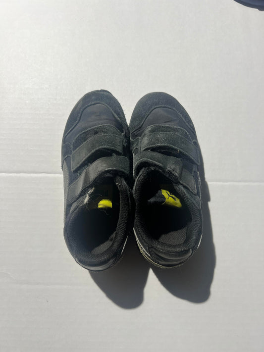 #98 Boys 11C Puma Sneakers