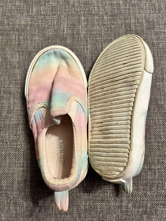 #98 Girls 6 Old Navy Slip on Sneakers