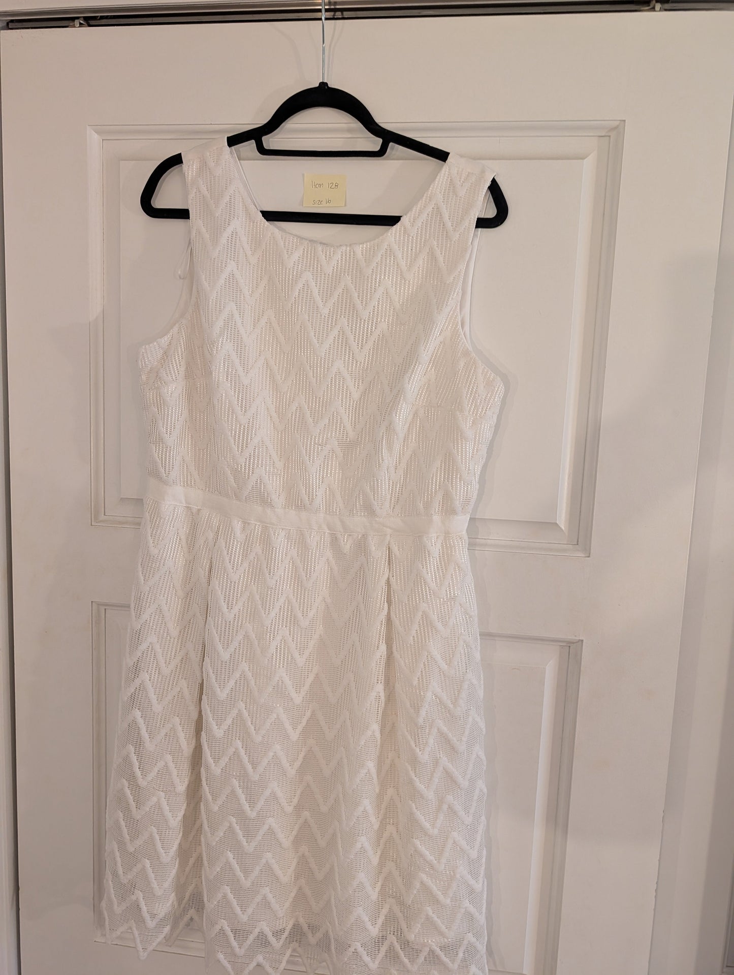 Seller 97, White Zigzag Sleeveless Dress, Women's, size 16 (item 128)