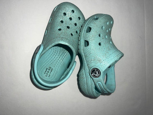 #78 girls 6c Crocs light blue with sparkles