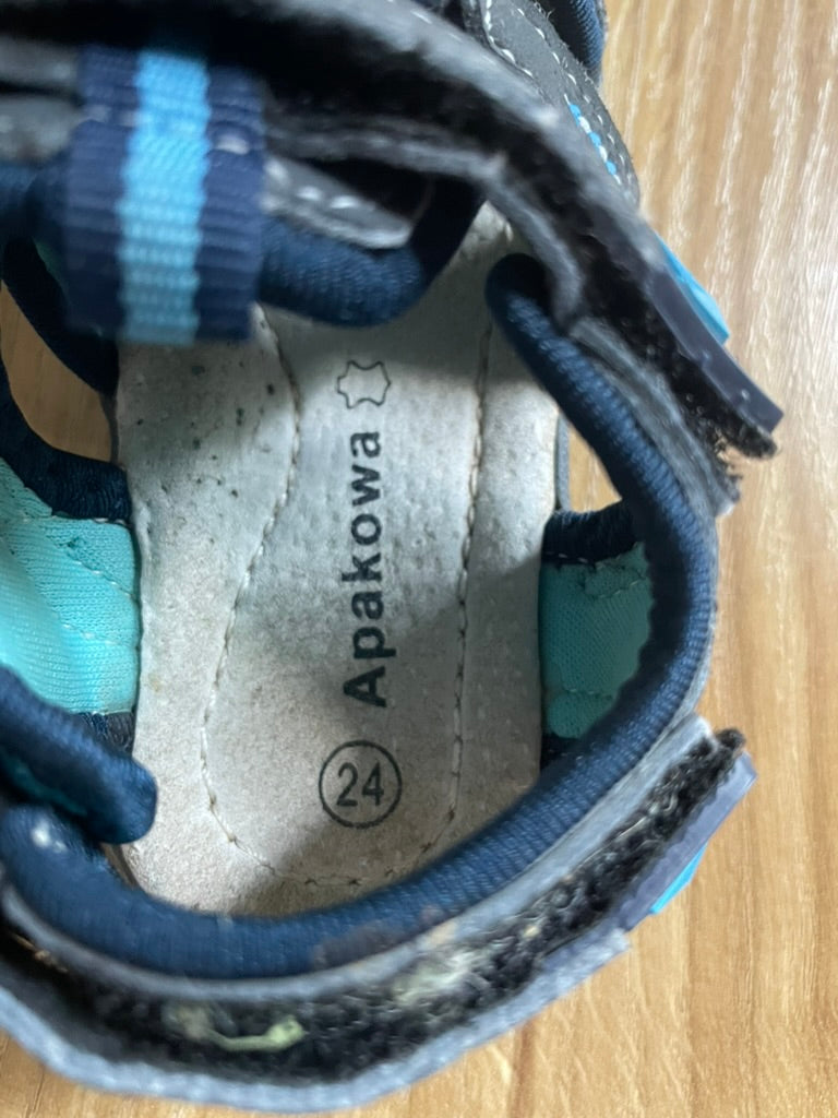 #6 - Boys Water Shoes, size 24/size 8