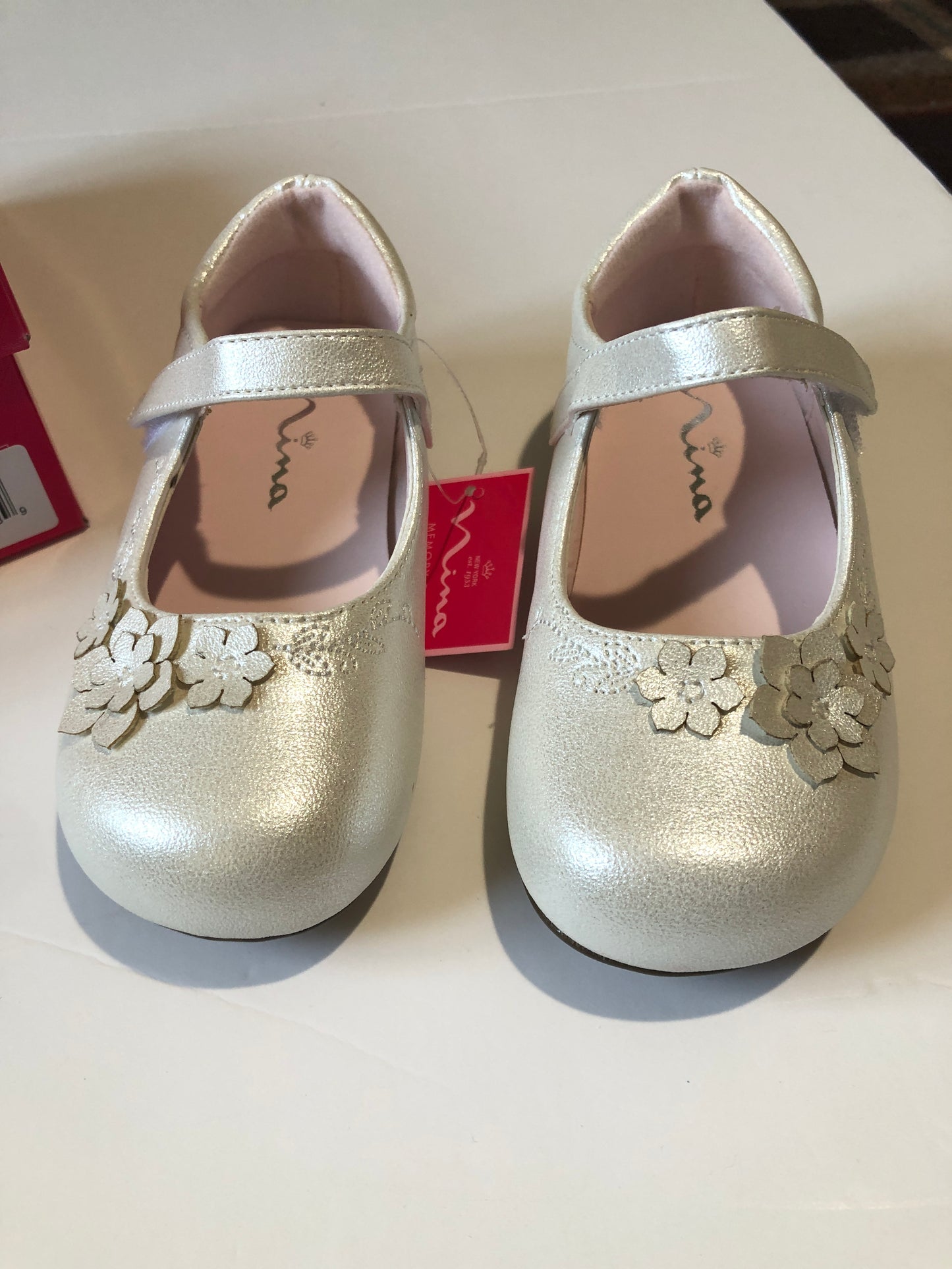 Reduced Girls size 8 shoes Nina white shimmer shoes new