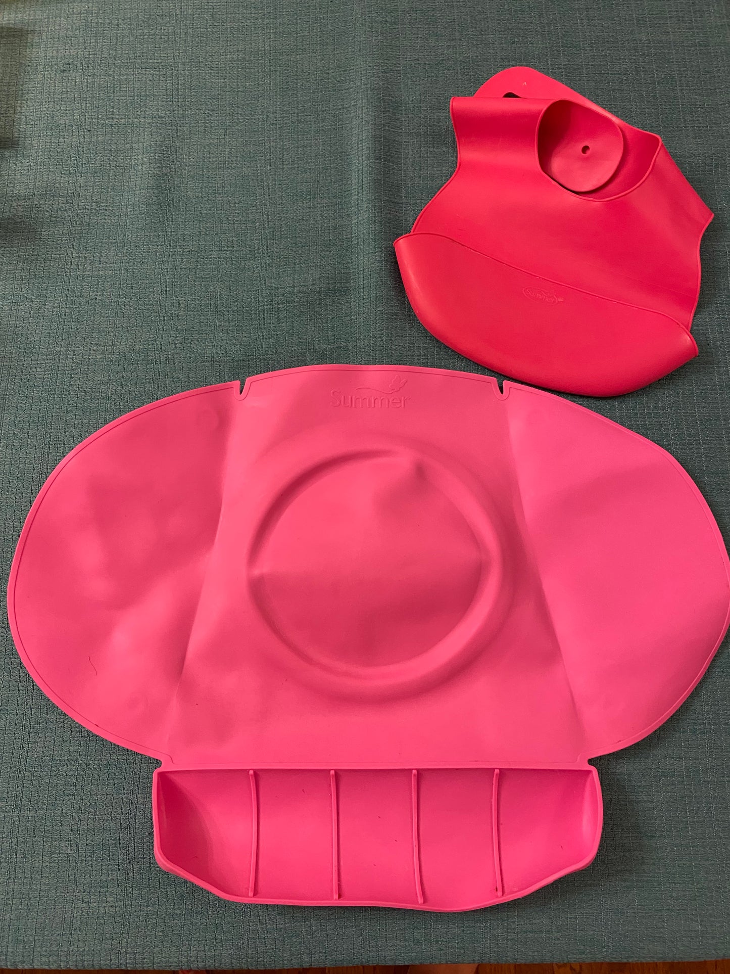 77A Summer Tiny Diner Portable Placemat & Silicone Bib (Pink)