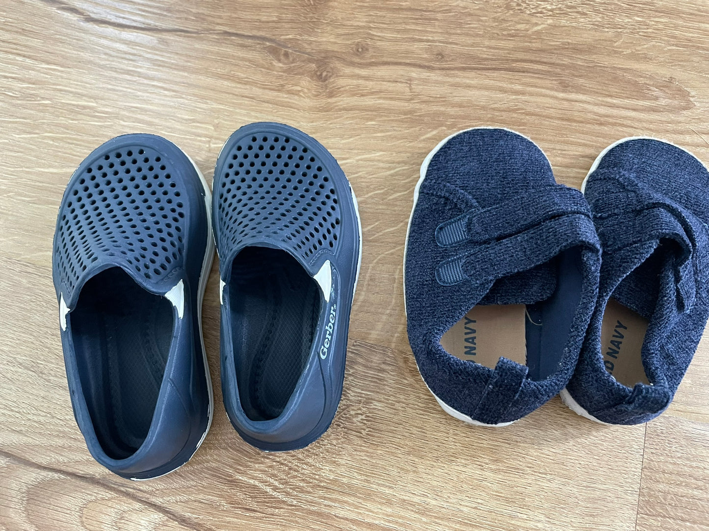 #6 - Boys Shoes, size 4