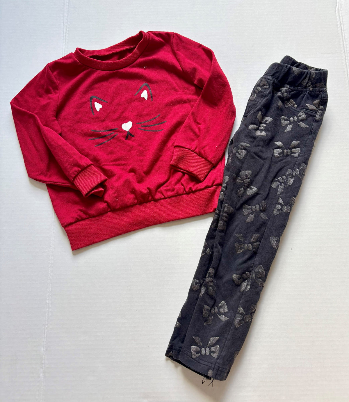 #154 Sweatshirt and Jogger Bundle Girls 4t VGUC