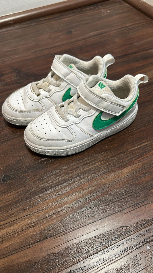 #162 Nike white and green sneaker size 9