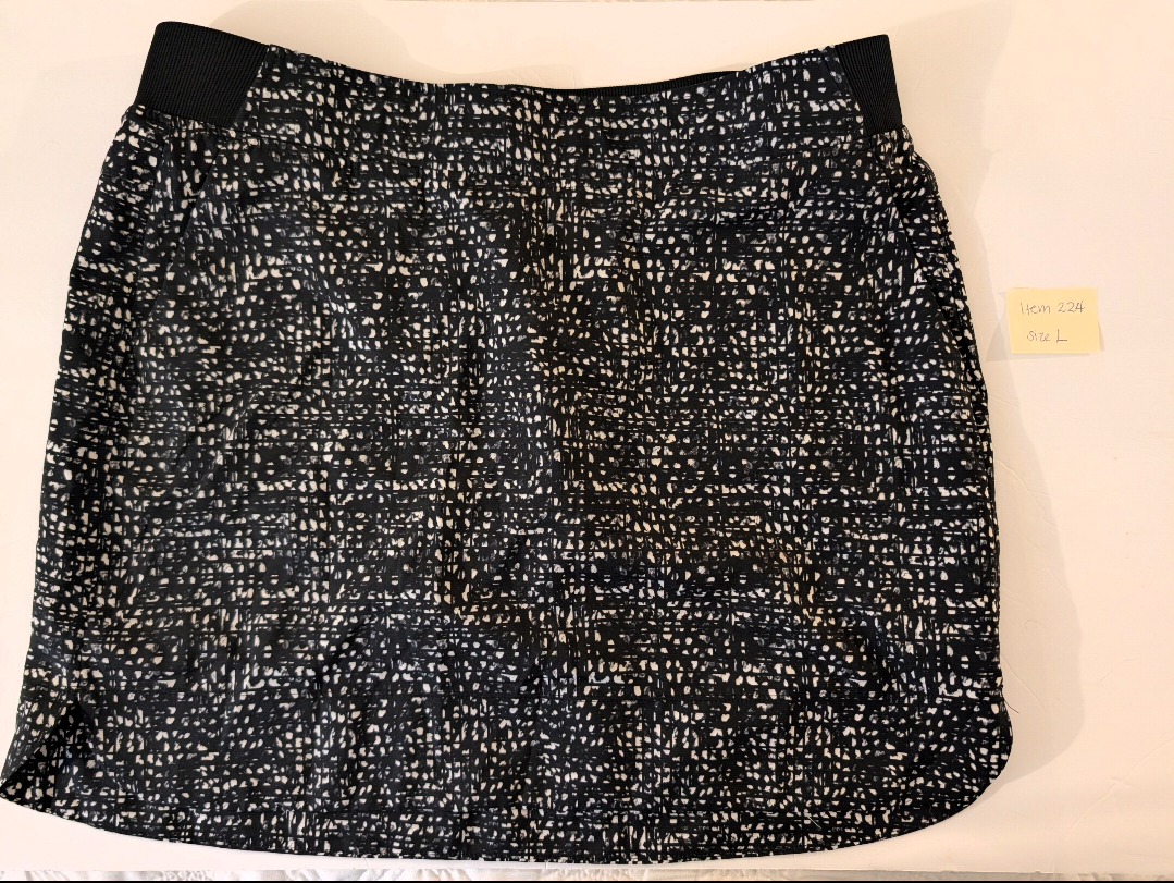 Seller 97, Cypress Club Black & White Skort, Women's size L NWOT (item 224)