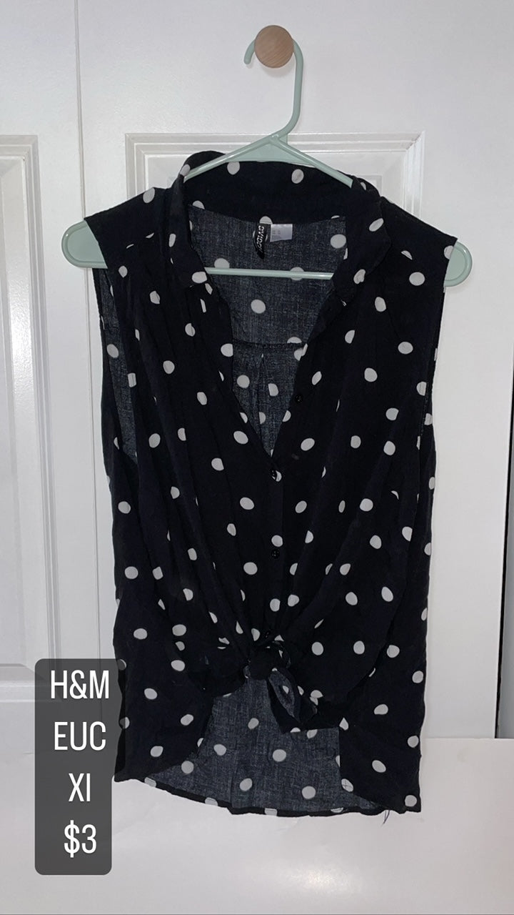 H&M XL sleeveless button down black and white polka dot top