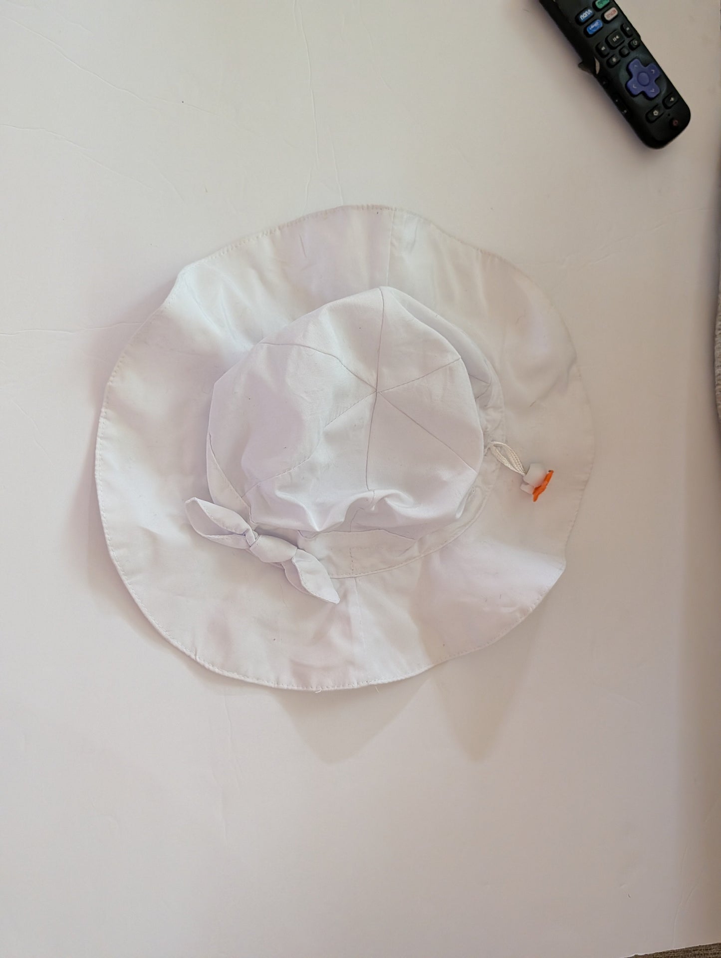 *Reduced* Seller 97, White UPF Protection White Sun Hat w/bow, baby size one size (item  256)