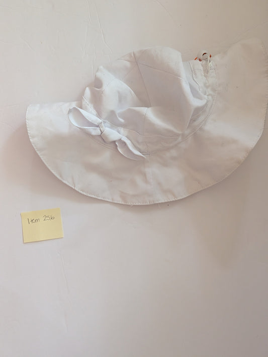 *Reduced* Seller 97, White UPF Protection White Sun Hat w/bow, baby size one size (item  256)