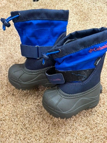 #86A boys size 5 Columbia winter snow boots