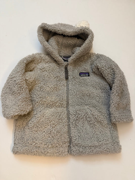 (#25) patagonia | NWT | 12-18m | furry friends (salt grey) | 45227
