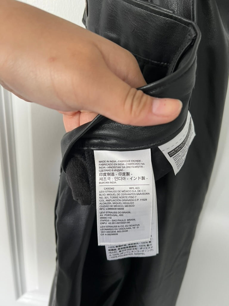 Seller #76 - Levi's Women's Math Club Slacks Black - Size 27