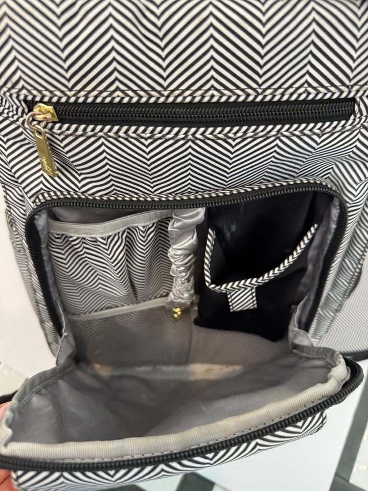 #82 JuJuBe Classic Diaper Bag, Black & White Chevron Pattern