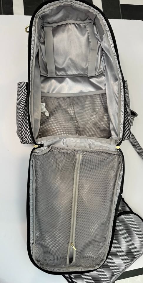 #82 JuJuBe Classic Diaper Bag, Black & White Chevron Pattern