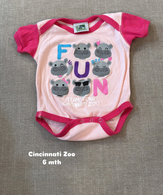 #145 Cincinnati zoo Fiona hippo onesie Girls 6 mth EUC