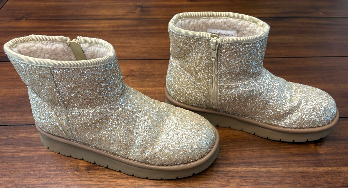 #197 Cat & Jack Girls Size 5 Gold Sequin Fleece Lined Boots
