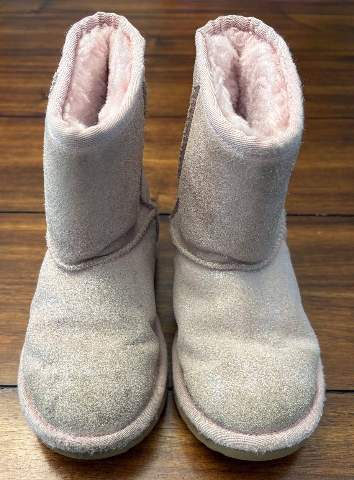 #197 Ugg Girls Size 12	Light Pink Sherling Boots