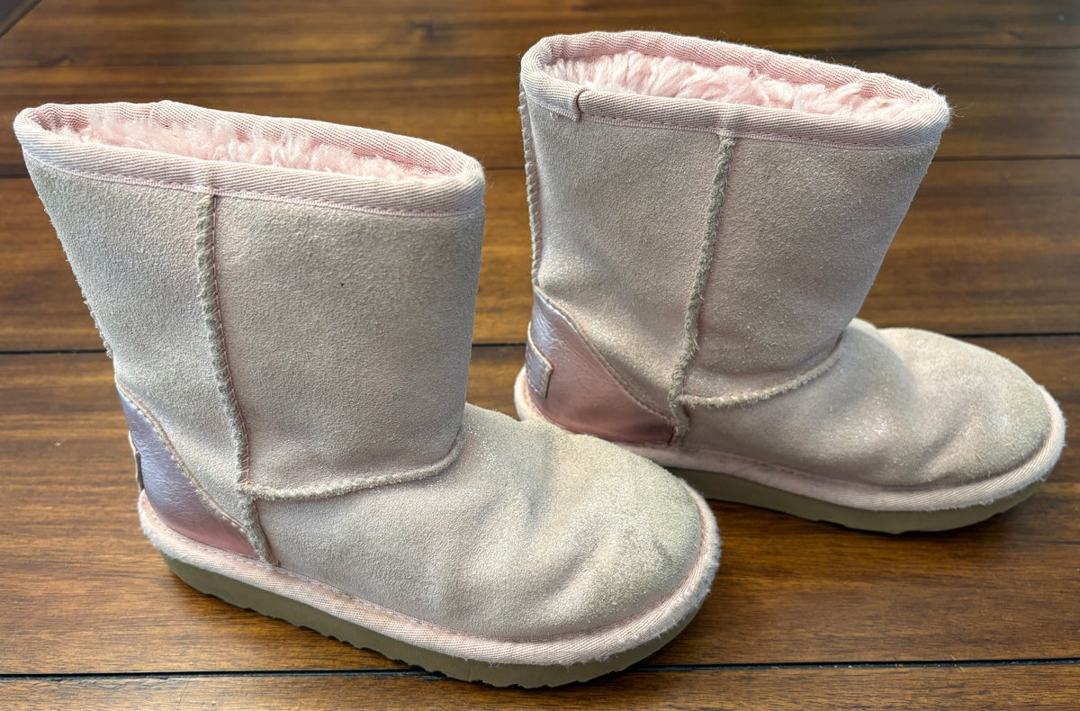 #197 Ugg Girls Size 12	Light Pink Sherling Boots